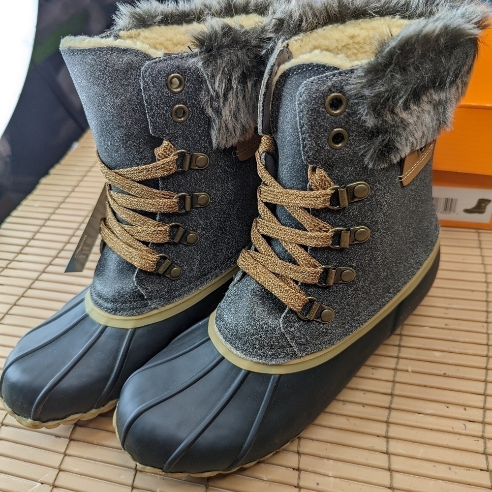 Sporto boots size 6M Alaska "DEEDEE" Faux fur. Brand New! Never Worn In Box. Duc